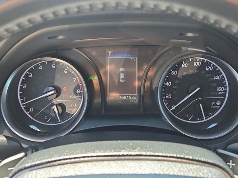 Used 2022 Toyota Camry SE w/ Convenience Package FWD image 12