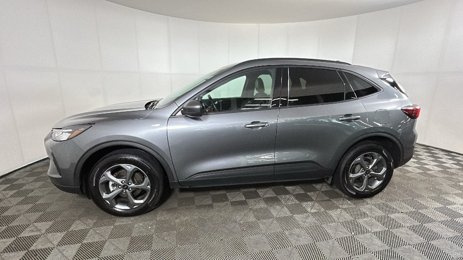 Used 2025 Ford Escape ST-Line Select AWD/4WD image 6
