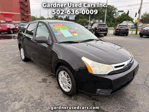 Used 2010 Ford Focus SE FWD image 1