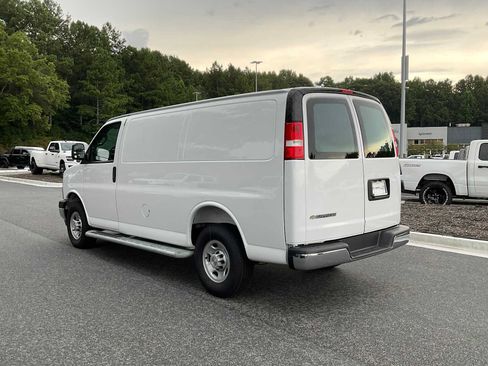 Used 2025 Chevrolet Express 2500 w/ Driver Convenience Package RWD image 3