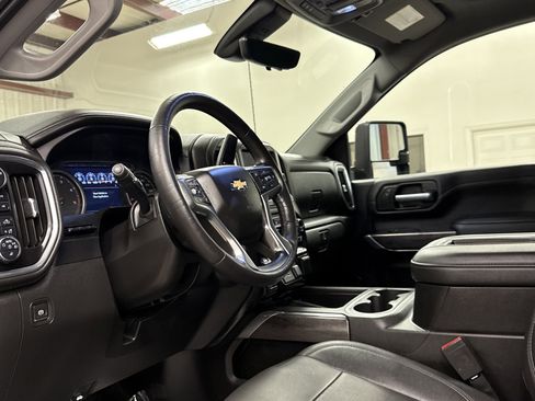Used 2021 Chevrolet Silverado 2500 LTZ w/ LTZ Plus Package image 9