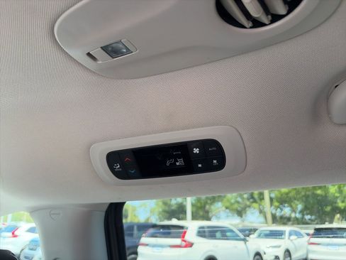 Used 2023 Chrysler Pacifica Touring-L image 12