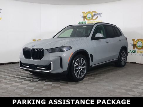 New 2025 BMW X5 xDrive40i w/ Parking Assistance Package image 3