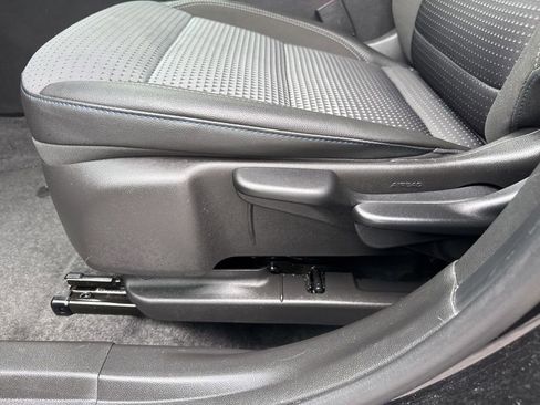 Used 2025 Chevrolet Trax LT image 27