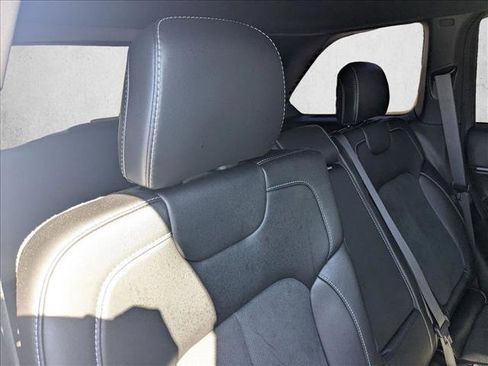 Certified 2025 Jeep Grand Cherokee Altitude AWD/4WD image 18