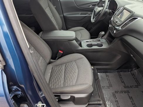 Used 2020 Chevrolet Equinox LT w/ Driver Convenience Package image 4