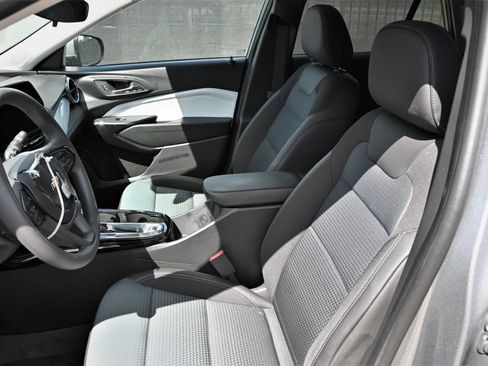 Used 2026 Chevrolet Trax LT FWD image 9