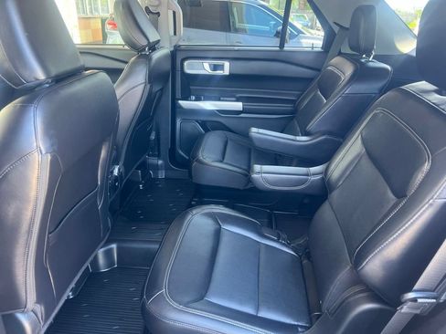 Used 2021 Ford Explorer Limited w/ Hybrid Equipment Group 310A AWD/4WD image 9
