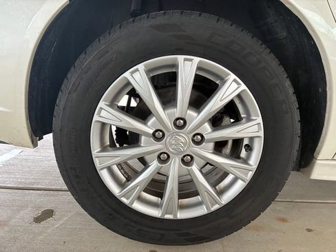Used 2011 Buick Lucerne CXL FWD image 14
