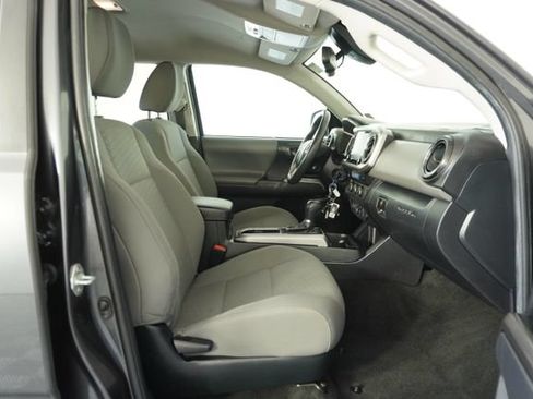 Used 2022 Toyota Tacoma SR5 RWD image 38