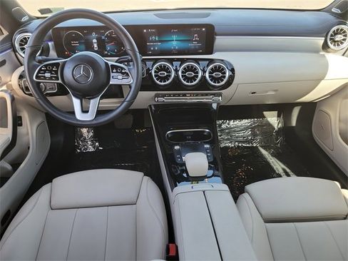Used 2021 Mercedes-Benz CLA 250 image 4
