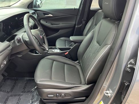 Used 2025 Buick Encore GX Avenir w/ Avenir Convenience Package FWD image 15