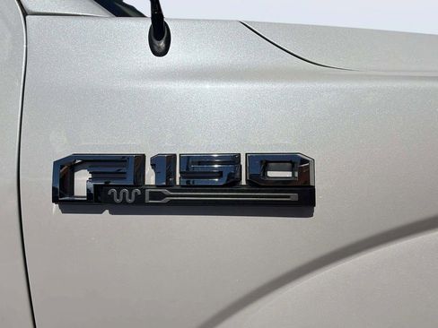 Used 2016 Ford F150 King Ranch w/ Equipment Group 601A Luxury AWD/4WD image 21