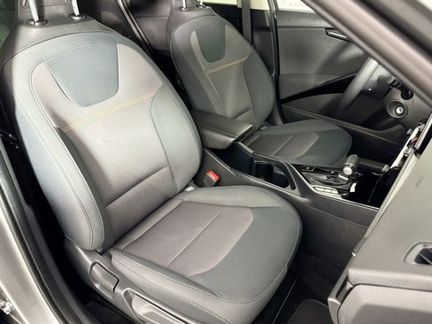 Used 2023 Kia Niro LX image 32