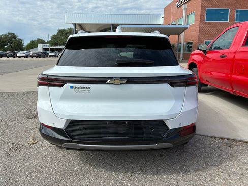 Used 2024 Chevrolet Equinox EV LT image 12