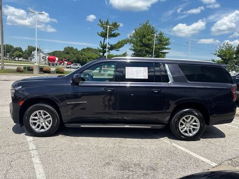 Used 2024 Chevrolet Suburban LT AWD/4WD image 17