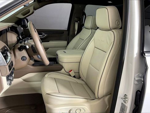 Used 2025 GMC Yukon Denali w/ Denali Reserve Package image 37