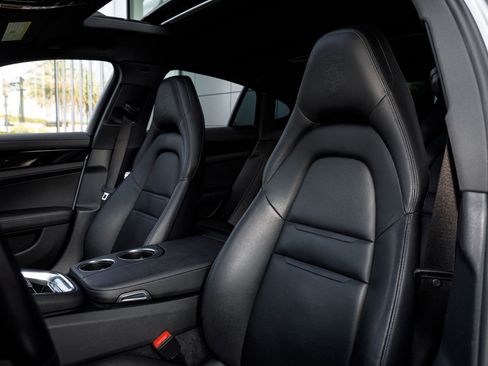Used 2021 Porsche Panamera image 25