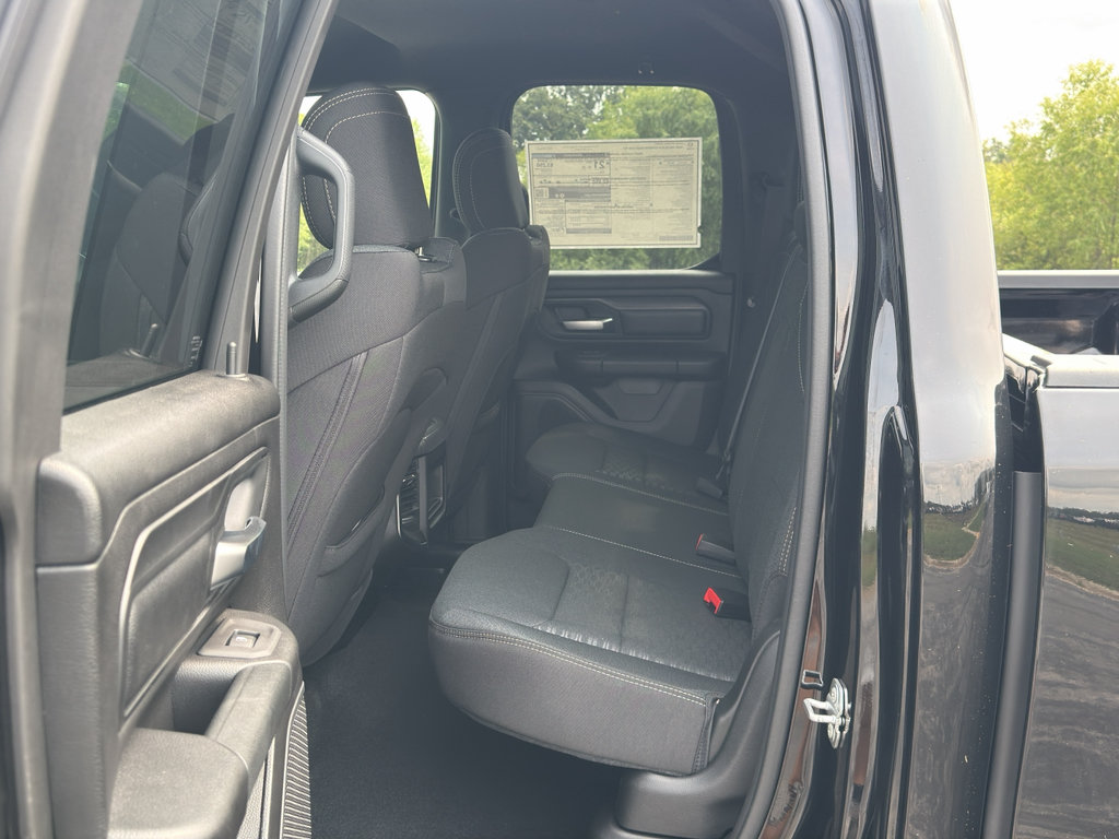 New 2026 RAM 1500 Express AWD/4WD image 32