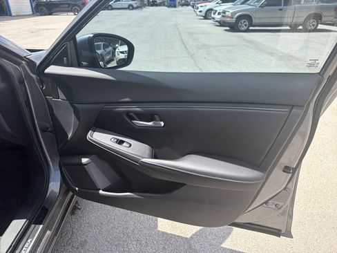 Used 2022 Nissan Sentra SV FWD image 22