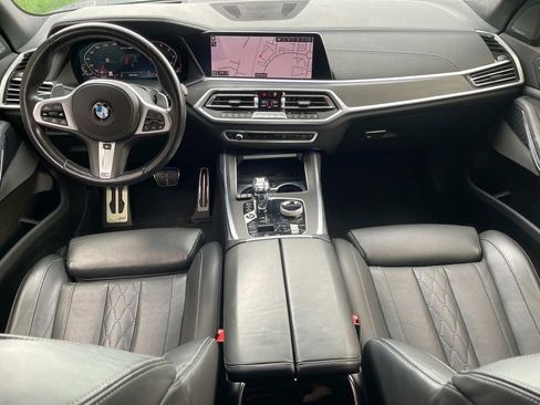 Used 2021 BMW X7 M50i image 10