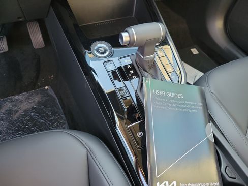 New 2026 Kia Niro EX FWD image 21