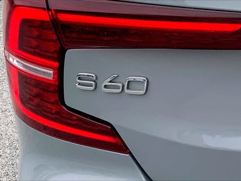 Used 2024 Volvo S60 B5 Plus image 9