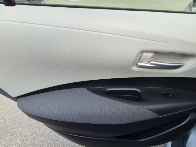 Used 2021 Toyota Corolla LE w/ Carpet Mat Package (TMS) FWD image 13