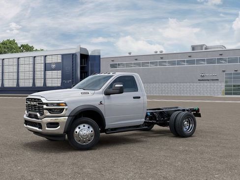 New 2026 RAM 5500 Tradesman AWD/4WD image 2