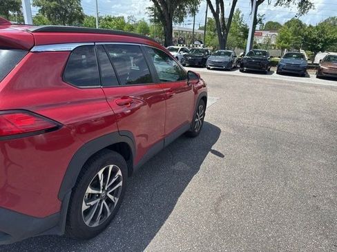 Used 2023 Toyota Corolla Cross XLE w/ Convenience Package FWD image 6