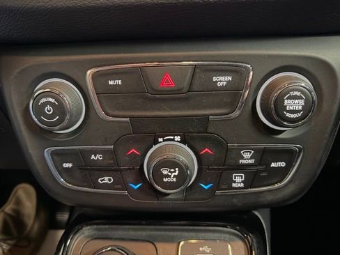 Used 2018 Jeep Compass Limited image 37