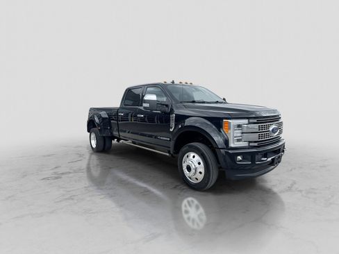 Certified 2019 Ford F450 Platinum w/ Platinum Ultimate Package AWD/4WD image 10