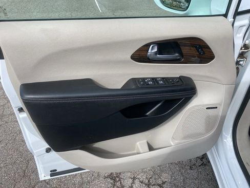 Used 2022 Chrysler Pacifica Limited image 20