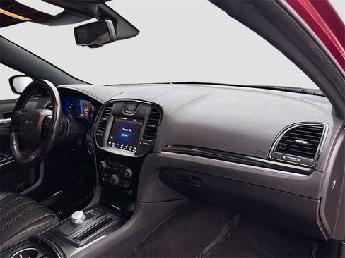 Used 2022 Chrysler 300 S image 30
