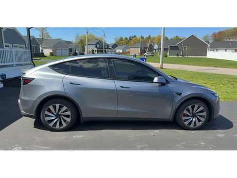 Used 2026 Tesla Model Y Long Range AWD/4WD image 3