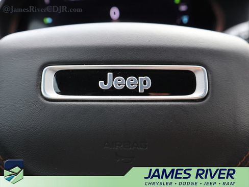 Used 2023 Jeep Grand Cherokee Summit w/ Luxury Tech Group V AWD/4WD image 29