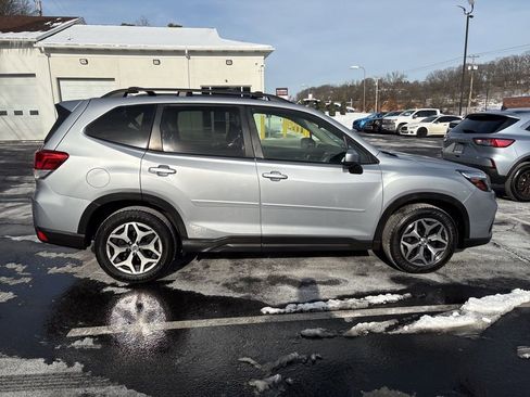 Used 2019 Subaru Forester Premium image 6