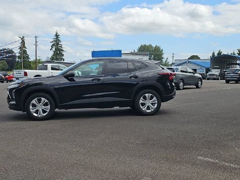 Used 2024 Chevrolet Trax LS FWD image 3