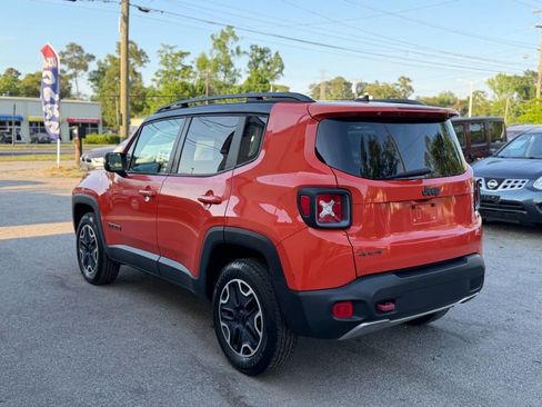 Used 2015 Jeep Renegade Trailhawk w/ Popular Equipment Group AWD/4WD image 6