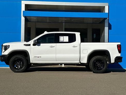 Used 2023 GMC Sierra 1500 AT4X image 9