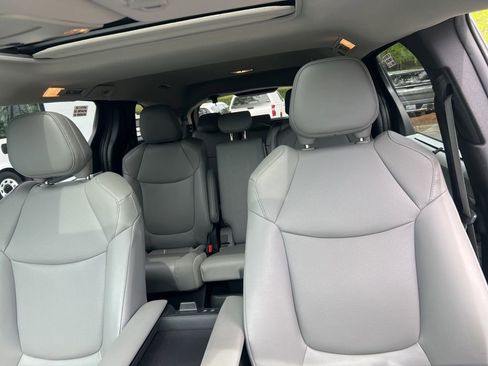 Used 2025 Toyota Sienna XLE image 22
