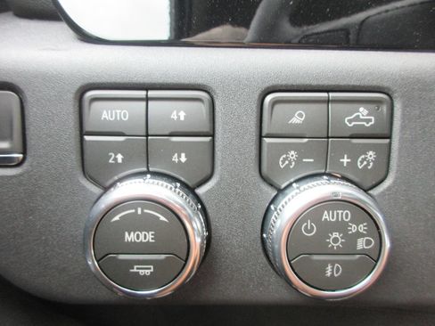 New 2026 GMC Sierra 2500 SLT AWD/4WD image 17