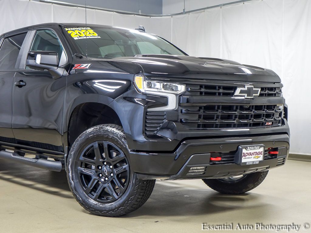 Used 2025 Chevrolet Silverado 1500 LT Trail Boss w/ LT Trail Boss Premium Package AWD/4WD image 3