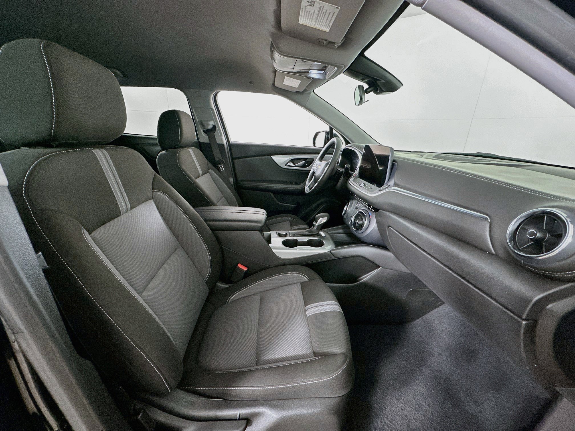 Used 2025 Chevrolet Blazer LT FWD image 30