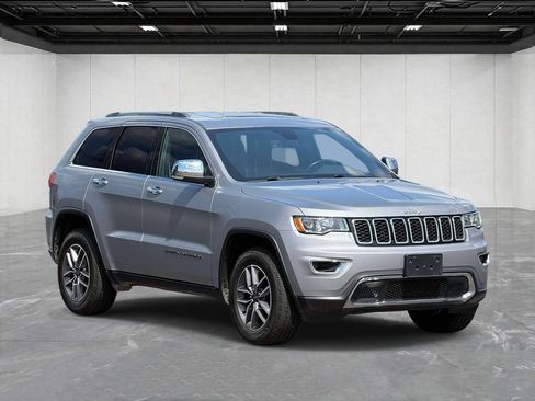 Used 2019 Jeep Grand Cherokee Limited w/ Trailer Tow Group IV AWD/4WD image 3