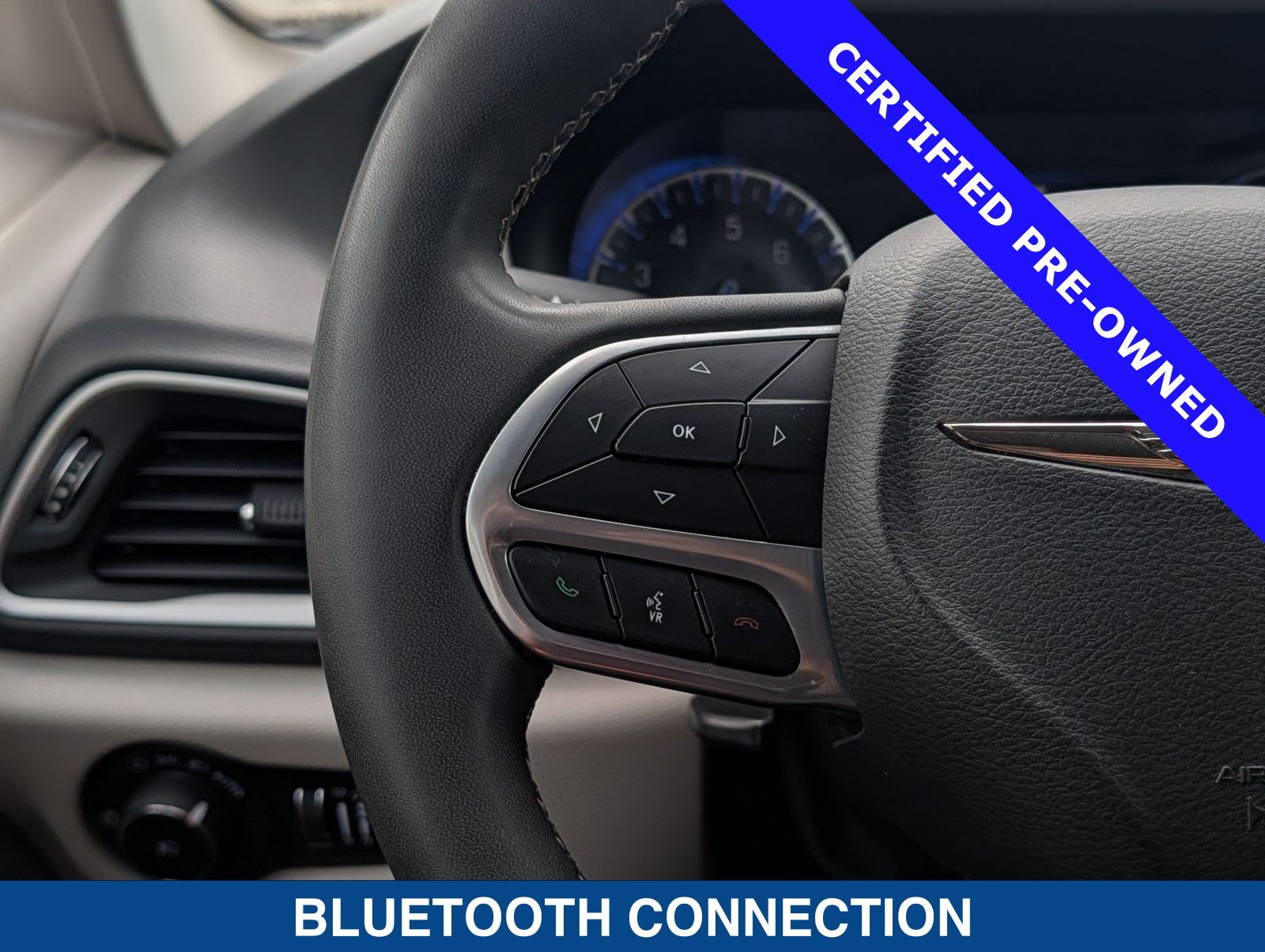 Used 2023 Chrysler Pacifica Touring-L FWD image 27