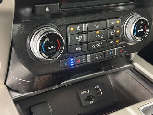 Used 2015 Ford F150 Lariat w/ Equipment Group 502A Luxury AWD/4WD image 21