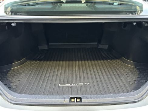 Used 2019 Toyota Camry SE image 19