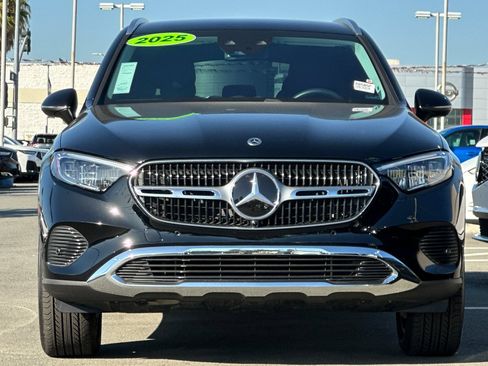Used 2025 Mercedes-Benz GLC 350e 4MATIC w/ Driver Assistance Package image 9