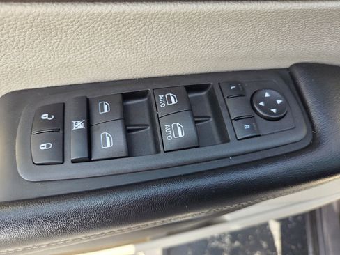 Used 2022 Chrysler Voyager LX FWD image 18